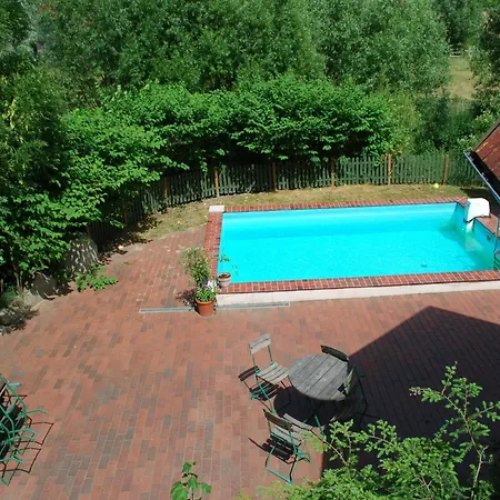 Comfortable In Quaint Village Apartman